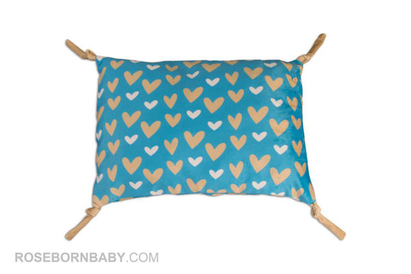 Picture of knot shape pillow heart